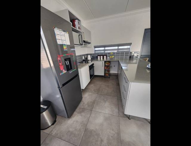 3 BEDROOM HOUSE FOR SALE IN THATCHFIELD